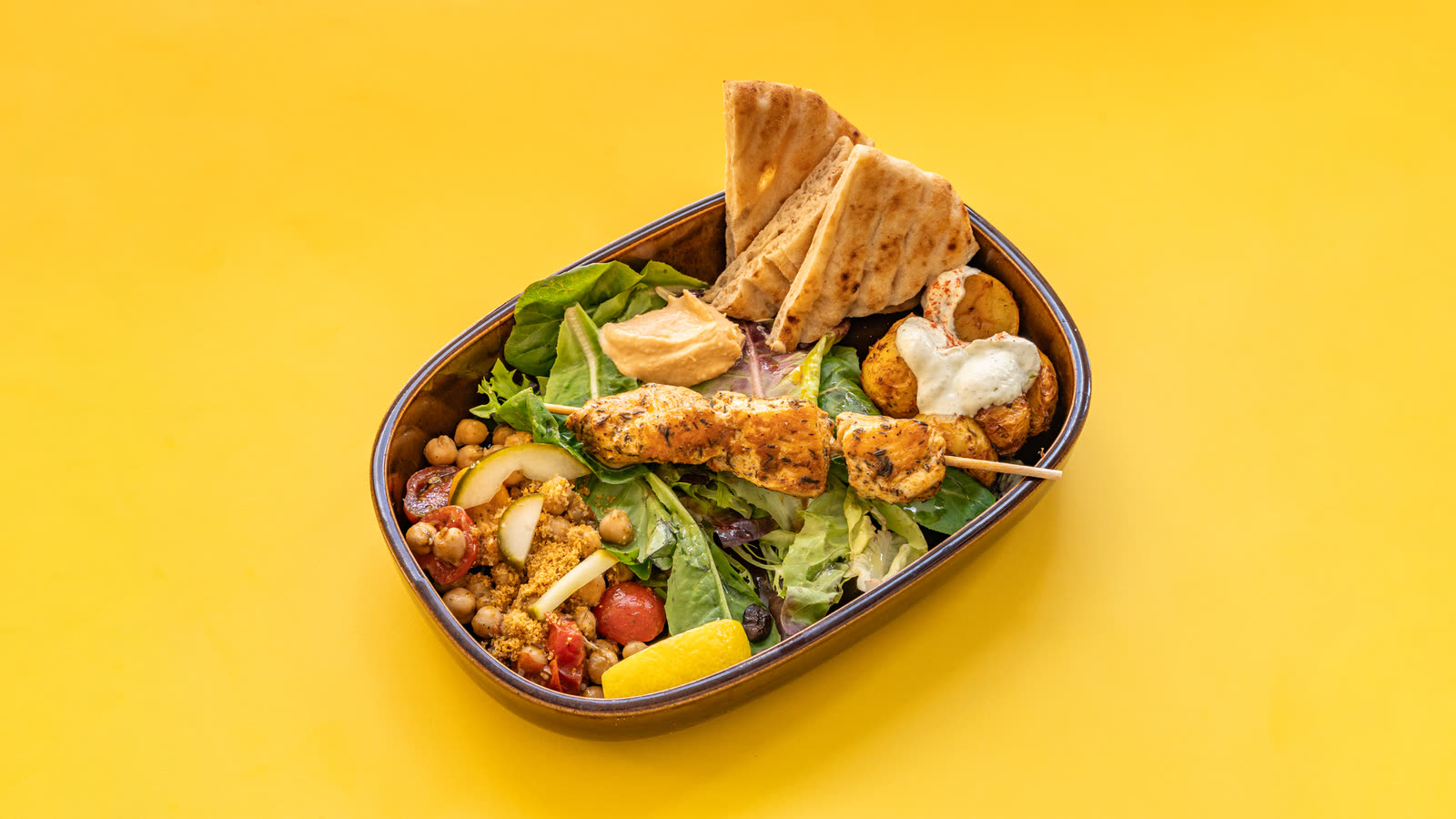 KALIMERA box au poulet : salade de pois chiches, salade verte et triangles de pita